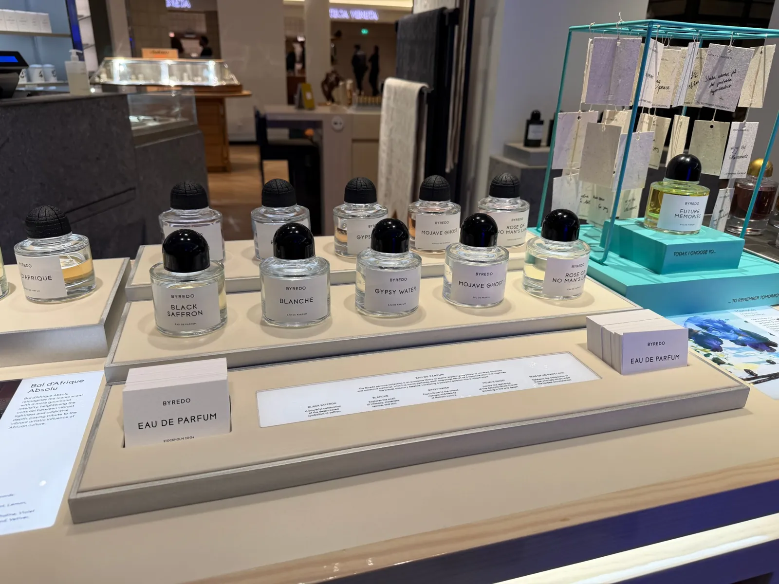 Flacons d'eau de parfum Byredo Black Saffron, Blanche, Gypsy Water, Mojave Ghost et Rose of No Man's Land.